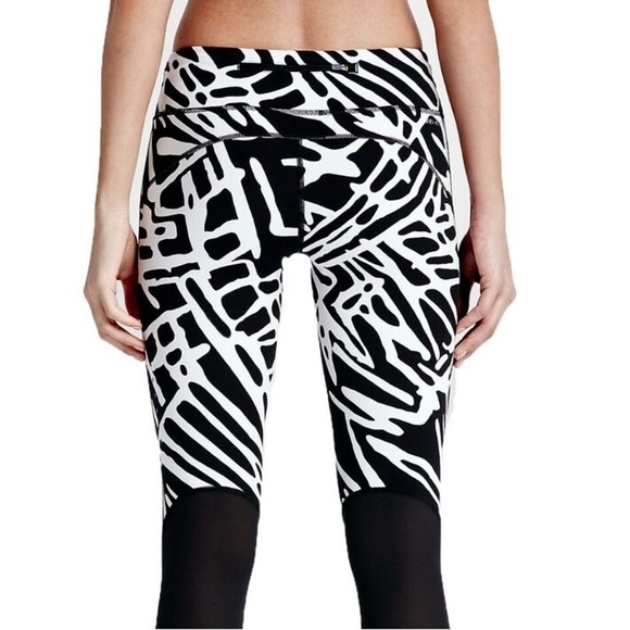 NIKE DriFit Black and White Women's Leggings - Picture 2 of 11
